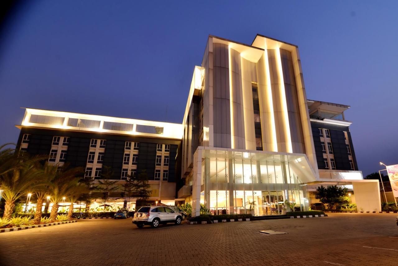 Yasmin Hotel Karawaci Tangerang Exterior photo